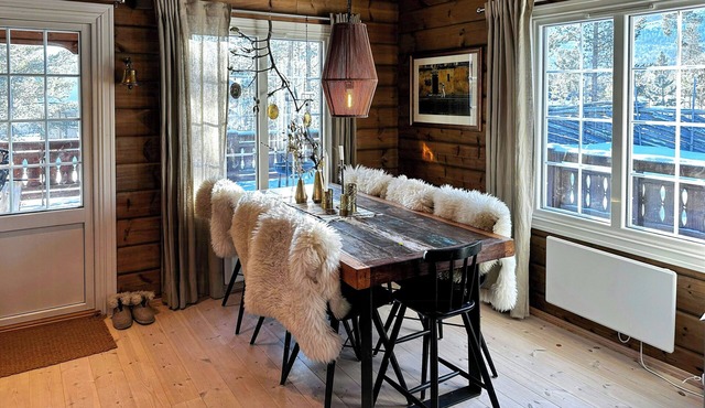 Cabin near Lesjaskogsvatnet and national parks