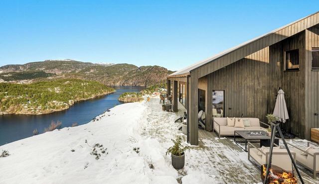 Cabin overlooking Ryfylke fjord