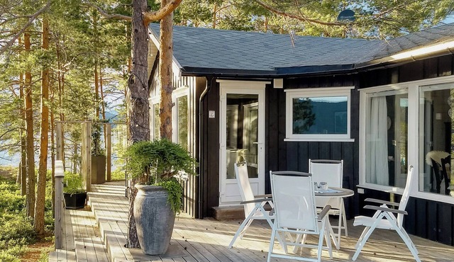 Cabin with a fantastic location by Nisser