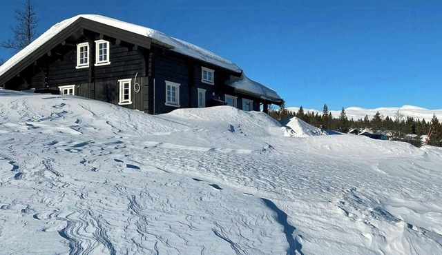 Cabin with panoramic view in Synnfjell