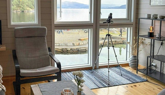 Cabin with private pier by the sea at Tittelsnes in Valevåg