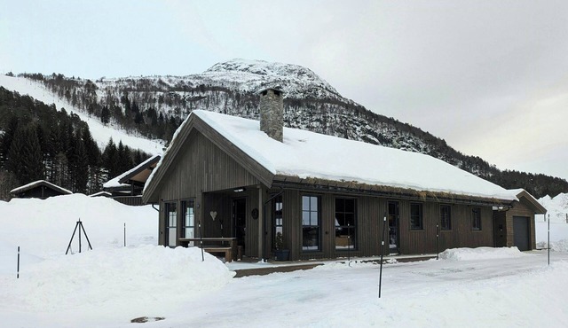 Cabin with ski in/out near Stryn alpine resort