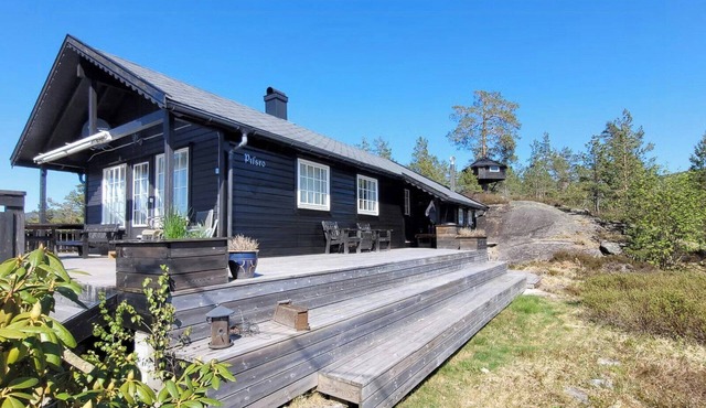 Cabin with wildlife and hiking trails