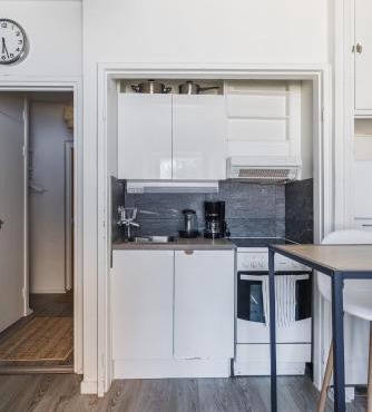 Car-Friendly Gem, Quiet Stay with Free Parking in Helsinki