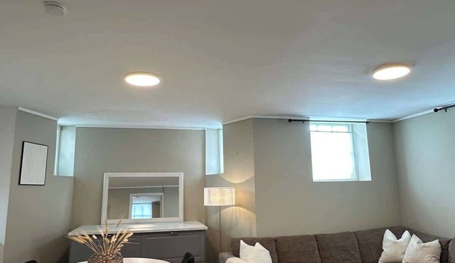 Central 2-Bedroom Apartment Free Parking & Wifi