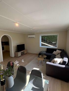 Central 2-Bedroom Apartment with Free Parking