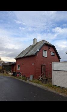 Central 4 Bedroom House with balcony and parking available