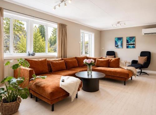Central 5 Bedroom Villa with Svolværgeita View