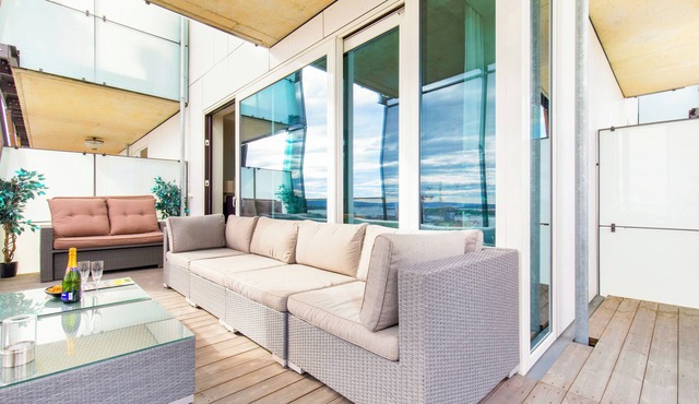 Central Penthouse on 19th Floor with Amazing View