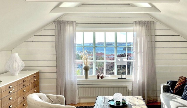 Century-old house by Ellösfjorden with hot tub