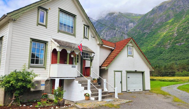 Charming 3-bedroom house in beautiful Stryn, perfect for relaxing stays