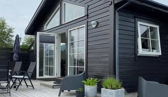 Charming cabin with archipelago views in Sogn