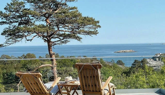 Charming cabin with panoramic view at Ranvika in Tjodalyng
