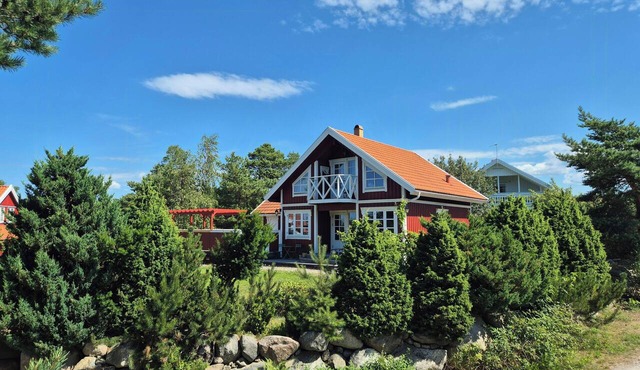 Charming cottage near the sea on Rossö