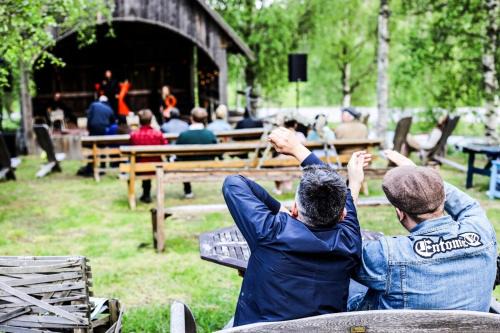 Charming country accommodation in a vibrant cultural center