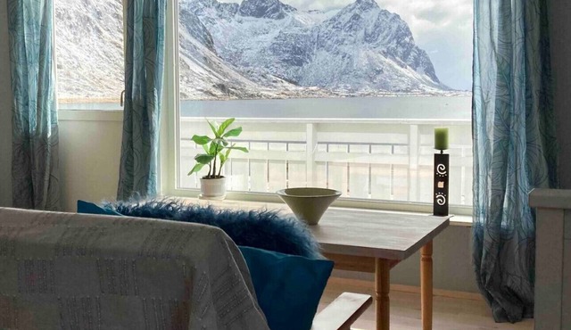 Charming house in fjord Lofoten