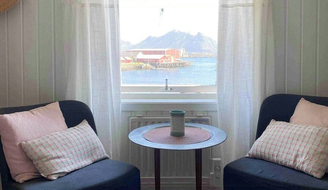 Charming old cottage with sea view in Ballstad in Ballstad
