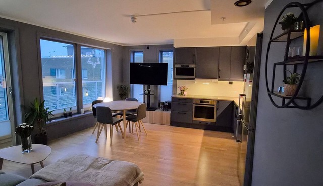 Charming Oslo Apt - Modern Comfort & City View