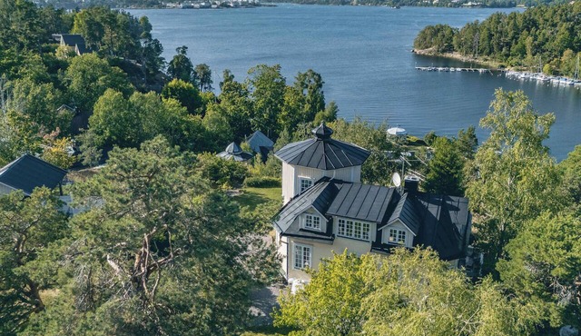 Charming Saltsjo-Boo Villa with Water Views in Saltsjö-Boo