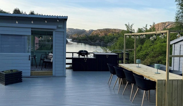 Charming seaside cabin with amazing view