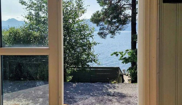 Charming seaside cabin in Tingvoll