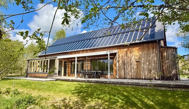 CIRCUITUS – Sustainable Design Holiday Home near the Lake in Småland