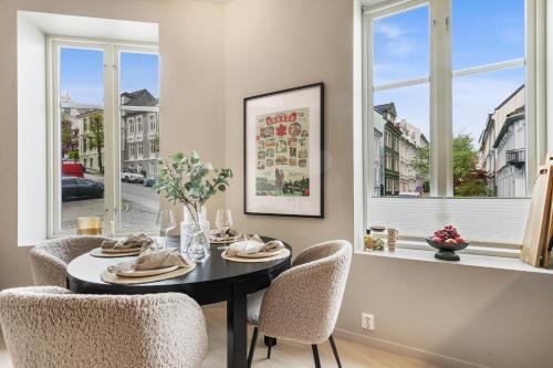 City Centre 3 Bedroom, Modern & Bright