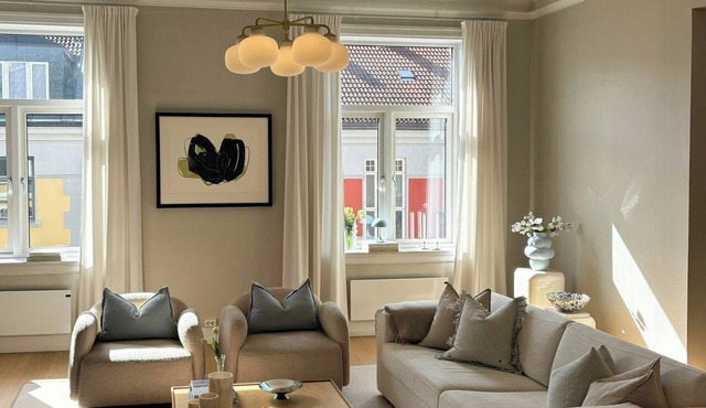 Classic flat with stucco on Majorstuen in Oslo