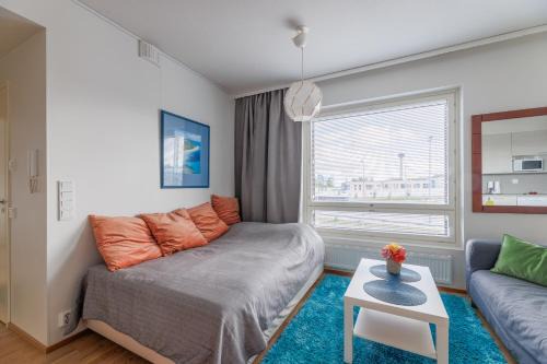 Close to center and Näsijärvi Lake - free parking, AC, and two double beds