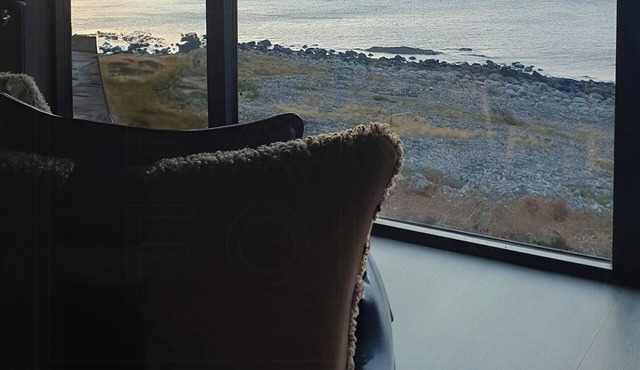 Coastal cabin with ocean view on Lepsøya