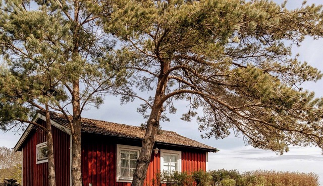 Coastal cottage by Kullaberg’s nature and sea