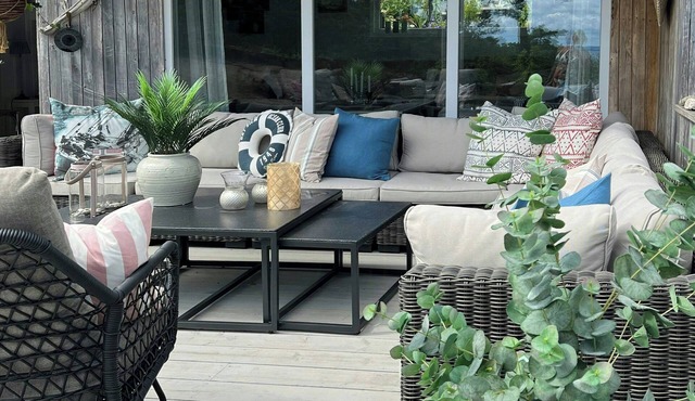 Coastal cottage with outdoor kitchen near Hvaler