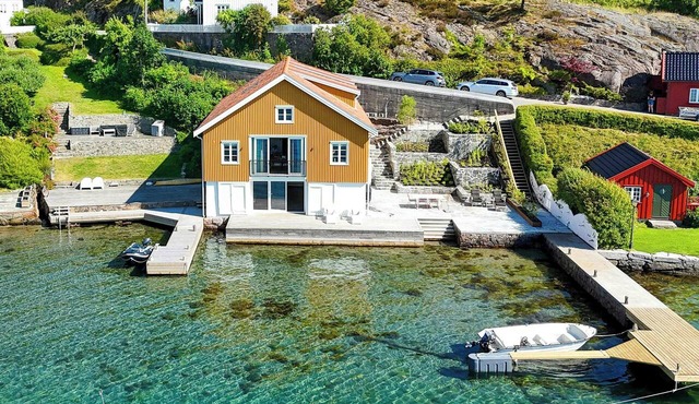 Converted boathouse with jetty near Grimstad in Grimstad