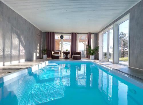 Cosy family home with pool