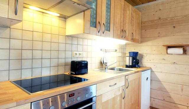 Cosy log house with fireplace in Oviksfjäll