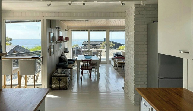 Cottage between Svenner and Tvistein lighthouses