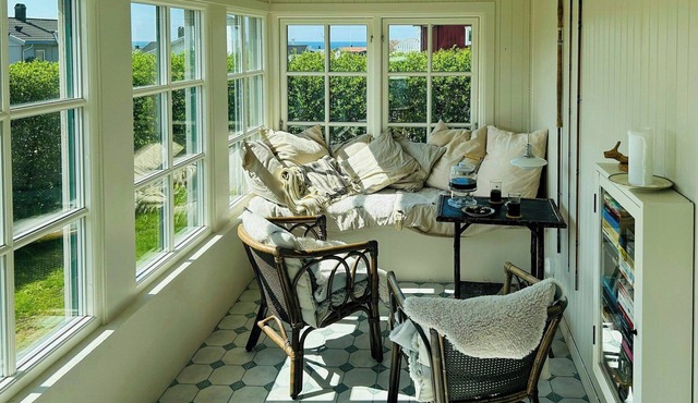 Cottage with glass porch by Apelviken beach