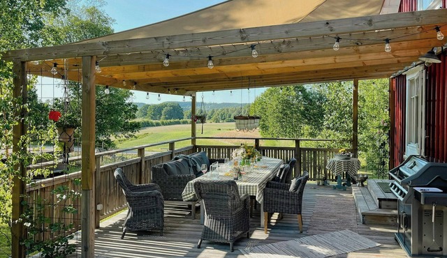 Country life near city and lake with room for many