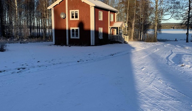 Cozy 18th‑Century Country Home by Lake Barken – Peace & Nature