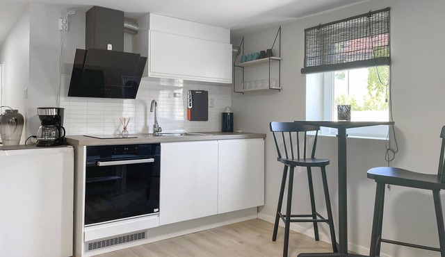 Cozy apartment in Rolvsøy with kitchen