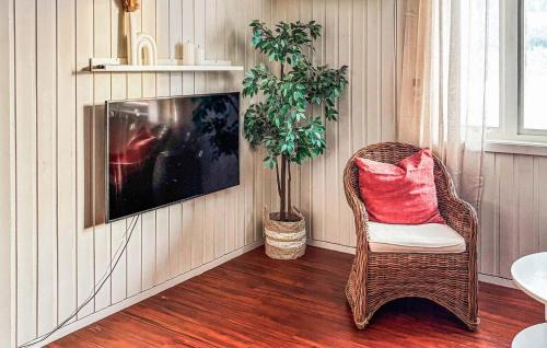 Cozy Apartment In Skulestadmo With Wifi