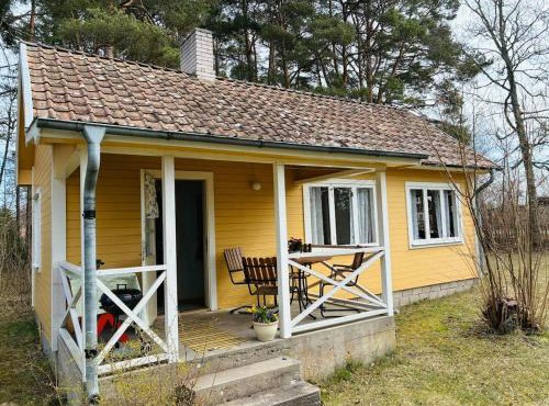 Cozy Gotland cottage low price next to Tofta beach