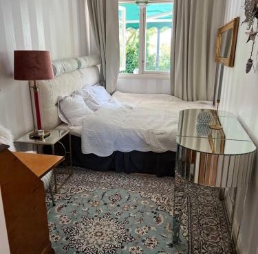 Cozy Guest Rooms in a Charming Båstad Villa, Prime Location near the Sea in Helsingborg