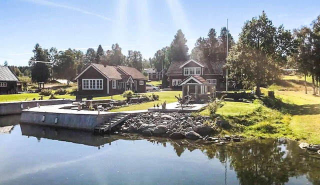 Cozy home in åstön with sauna