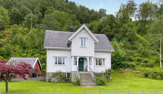 Cozy home in åheim with house a panoramic view
