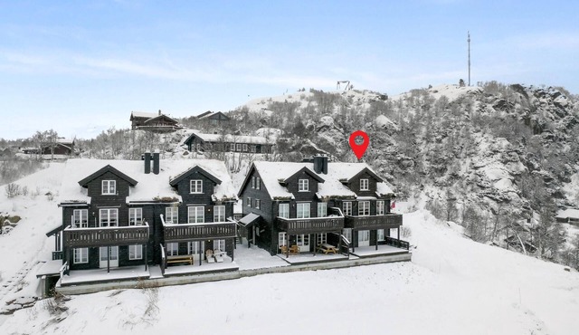 Cozy home in åseral with house sea view