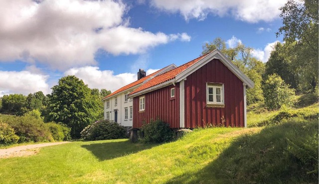 Cozy Home In Averøy With Wifi