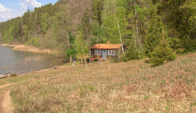 Cozy home in Bålsta with lake view