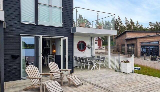 Cozy home in Brommösund with lake view