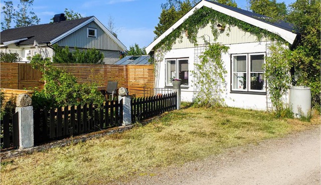 Cozy Home In Färjestaden With Wifi